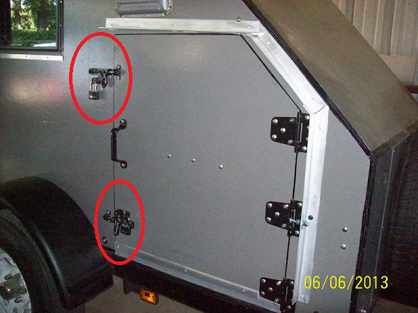 dual latches, lock closed or lock open.png