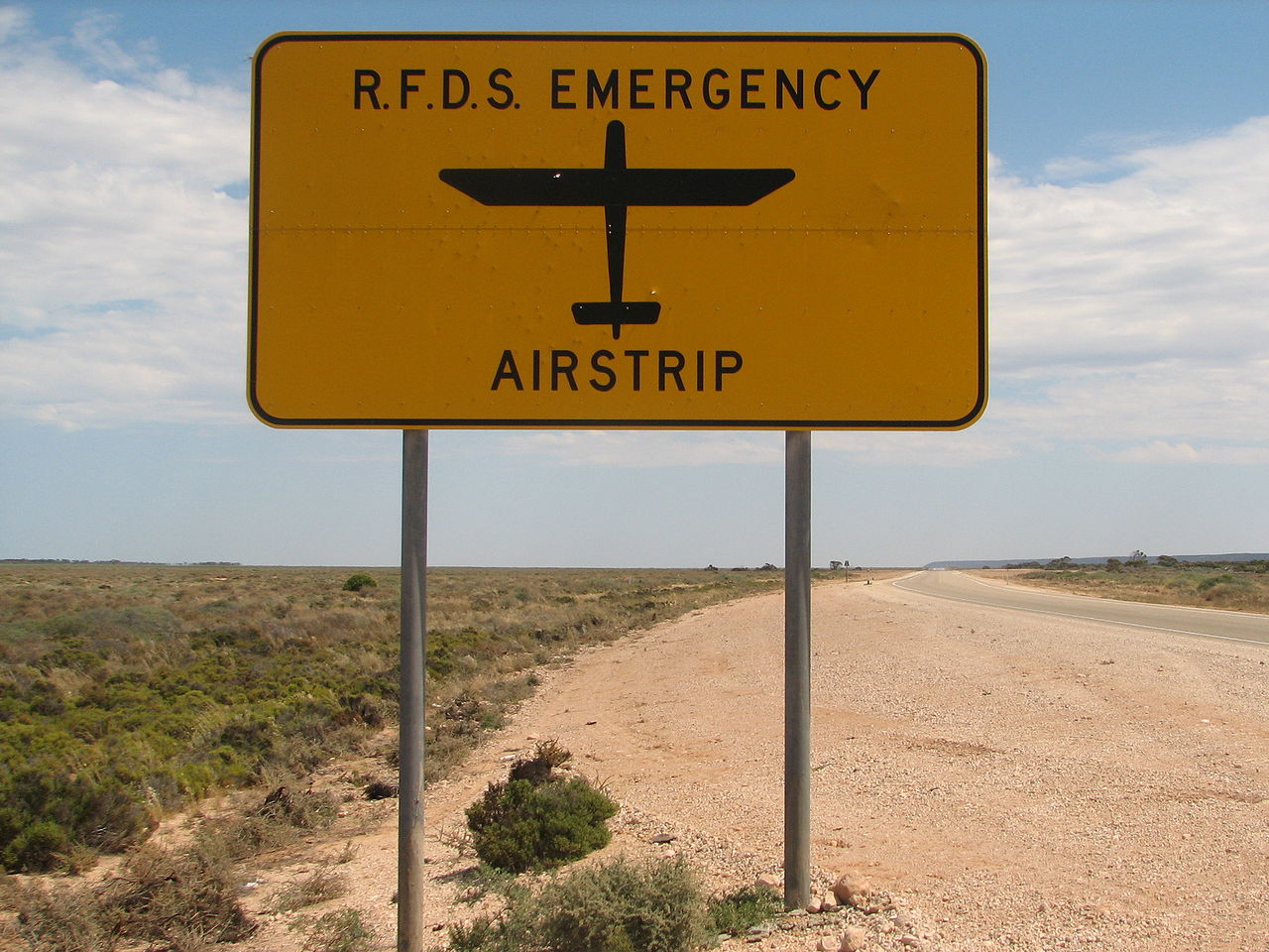 1280px-RFDS_emergency_landing_strip_sign.jpg