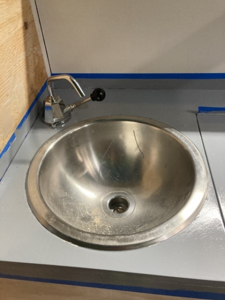 41 Sink and faucet (dry fit)