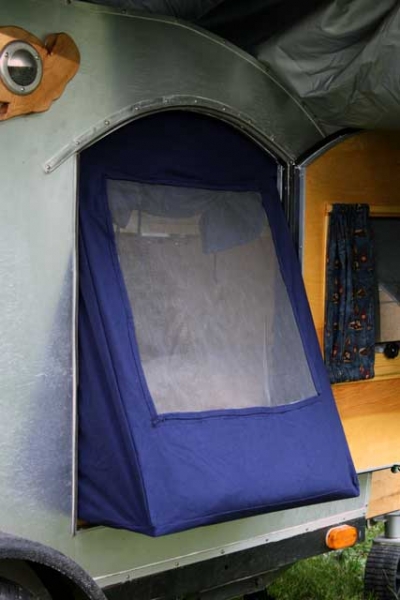 Side tent